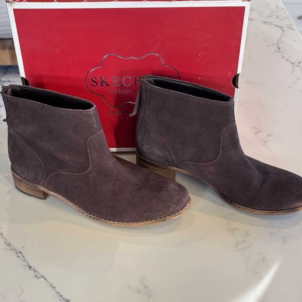 Skechers Women’s Dark Brown Suede Ankle Boots